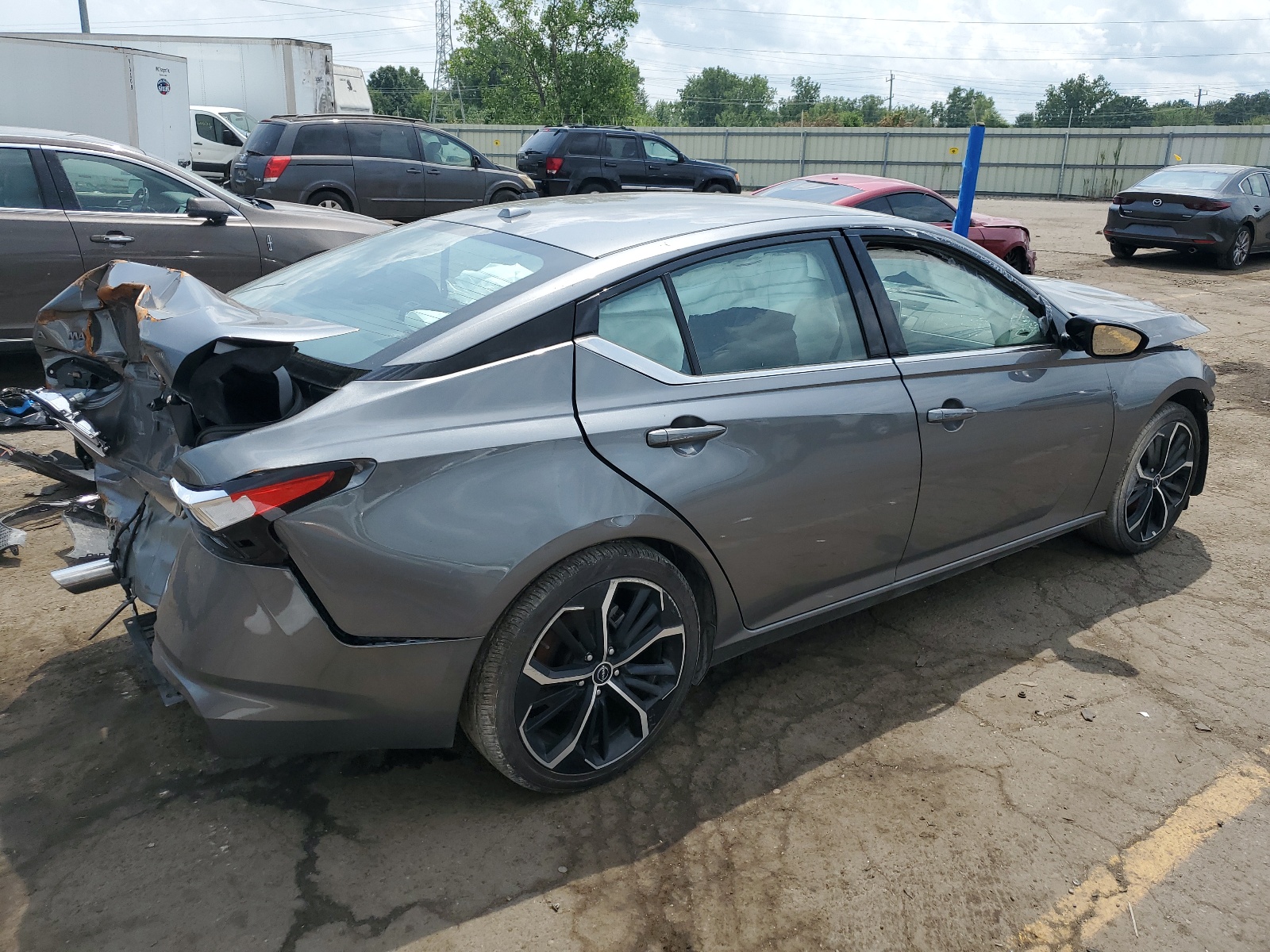 2023 Nissan Altima Sr vin: 1N4BL4CV3PN382980