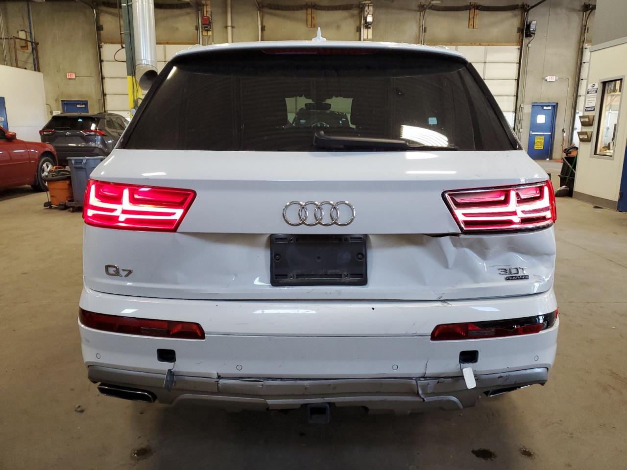 WA1VAAF77JD054705 2018 Audi Q7 Prestige