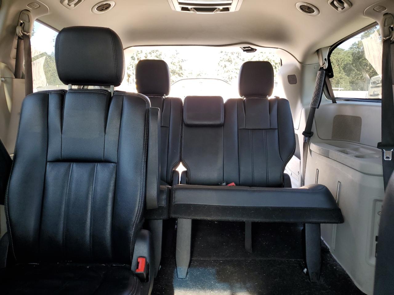 2015 Chrysler Town & Country Touring VIN: 2C4RC1BG5FR645160 Lot: 63634024