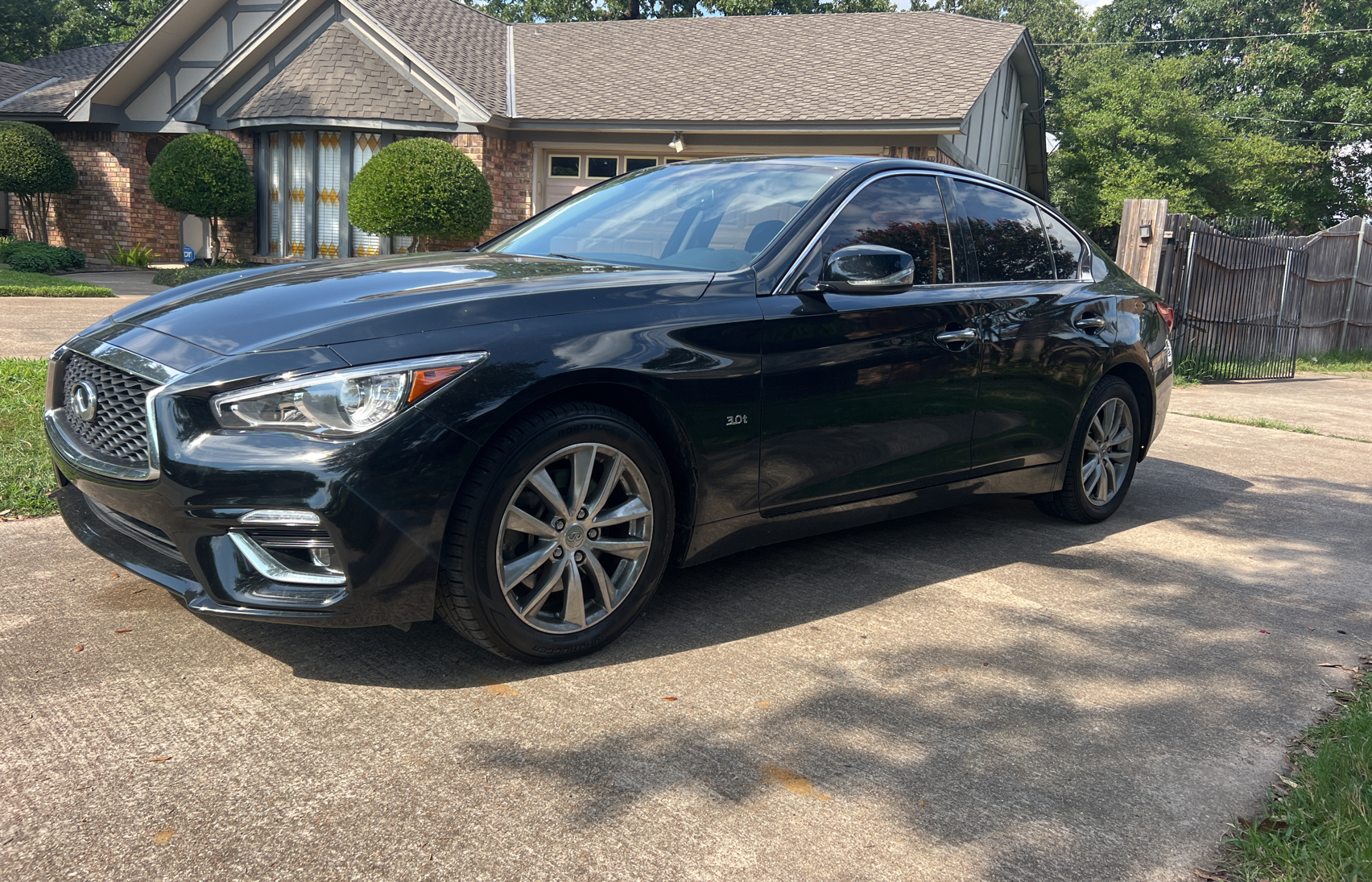 2018 Infiniti Q50 Luxe vin: JN1EV7AR1JM611522