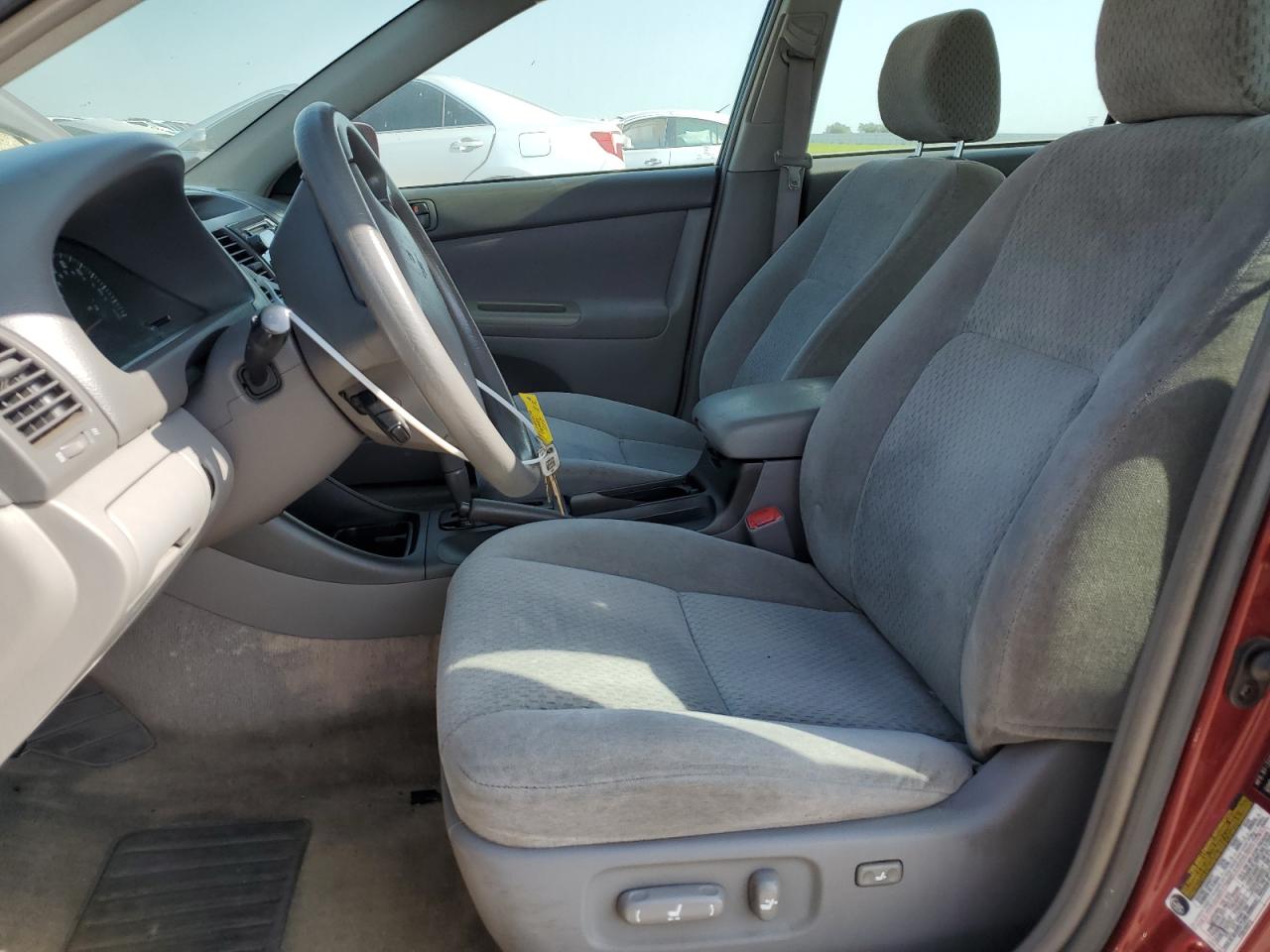 2004 Toyota Camry Le VIN: 4T1BE32K44U322208 Lot: 61936574