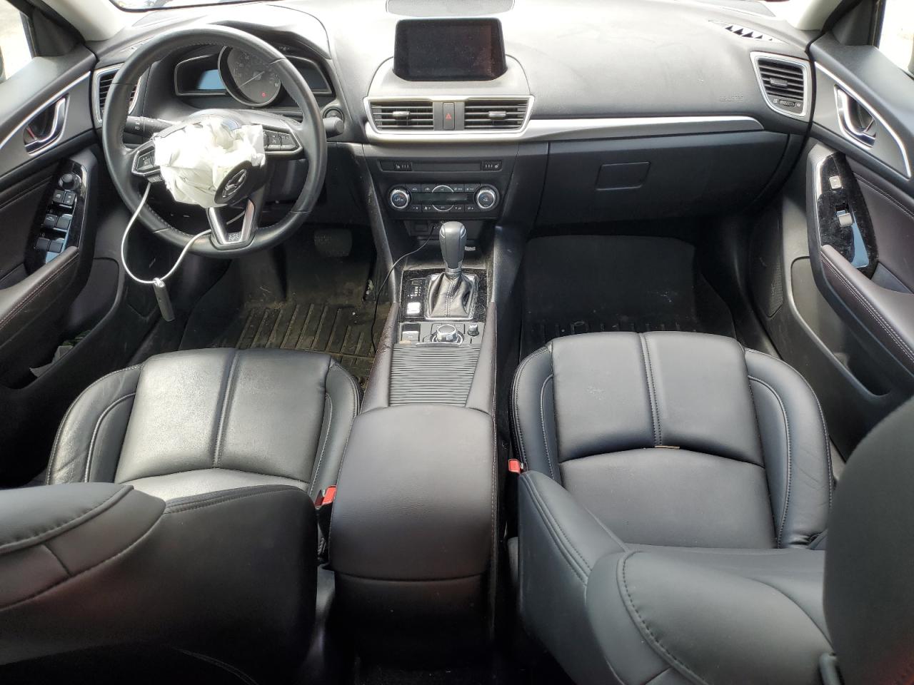 2018 Mazda 3 Touring VIN: 3MZBN1V31JM159270 Lot: 63376354