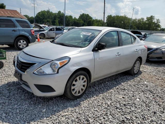  NISSAN VERSA 2018 Srebrny