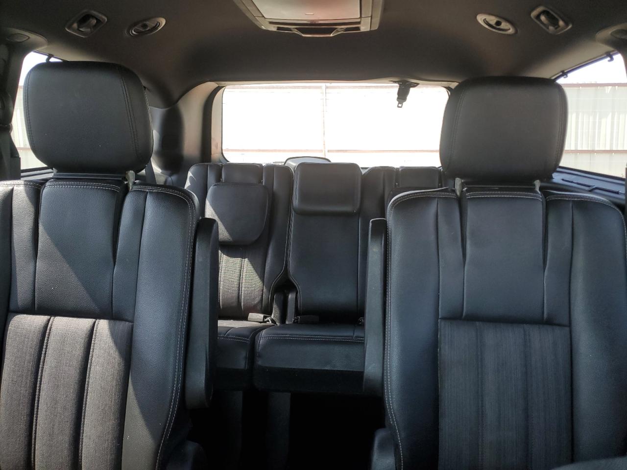 2016 Chrysler Town & Country S VIN: 2C4RC1HGXGR199354 Lot: 63392834