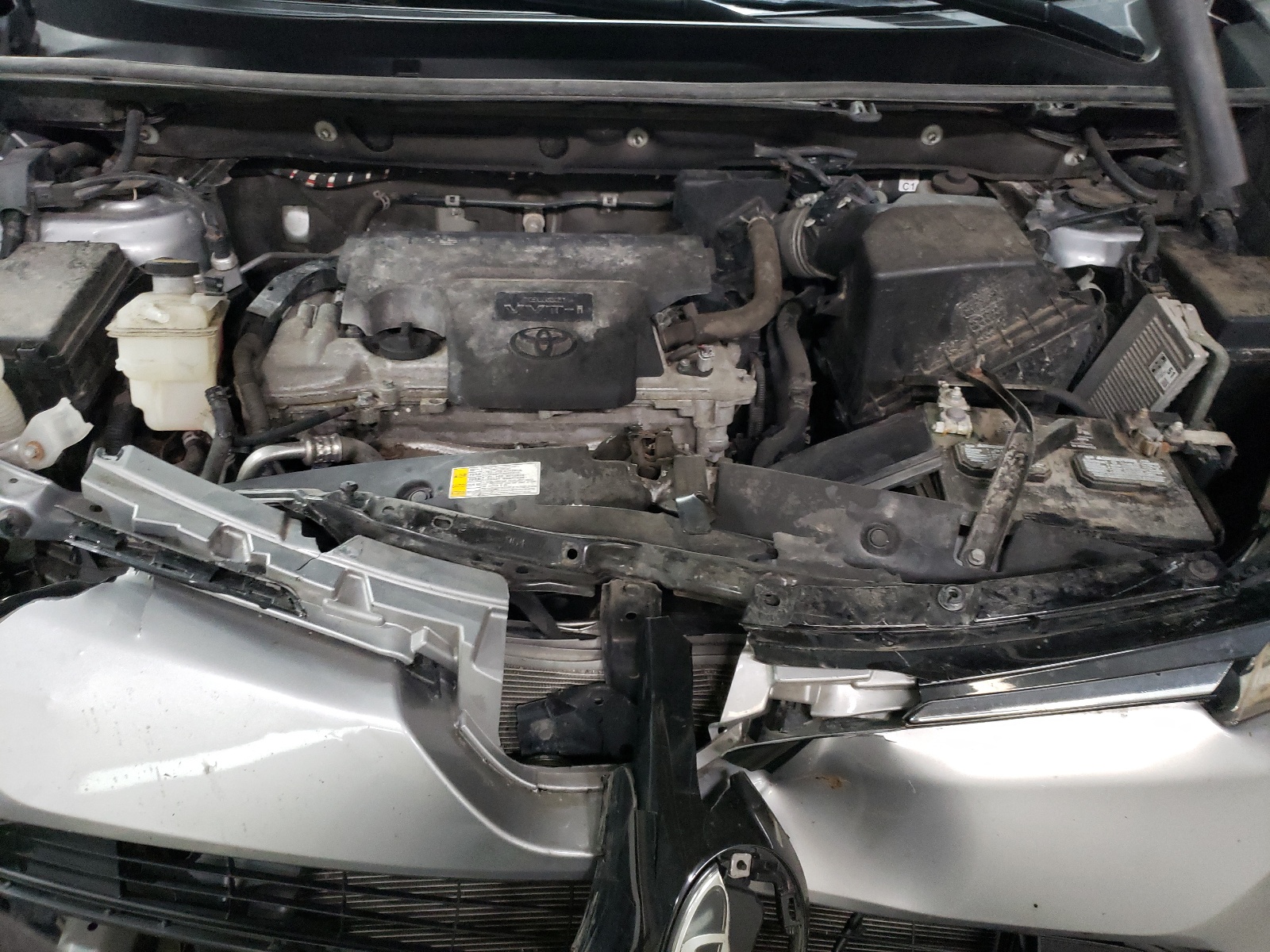 2T3ZFREV0HW370094 2017 Toyota Rav4 Le