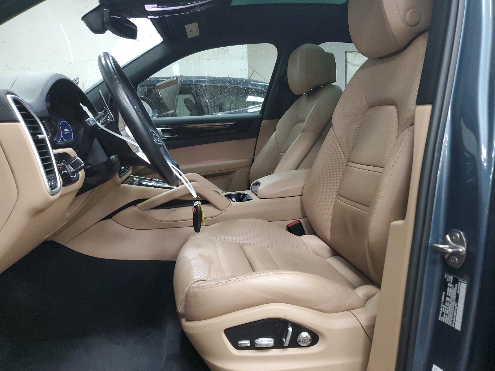 WP1AA2AY0KDA14797 2019 Porsche Cayenne