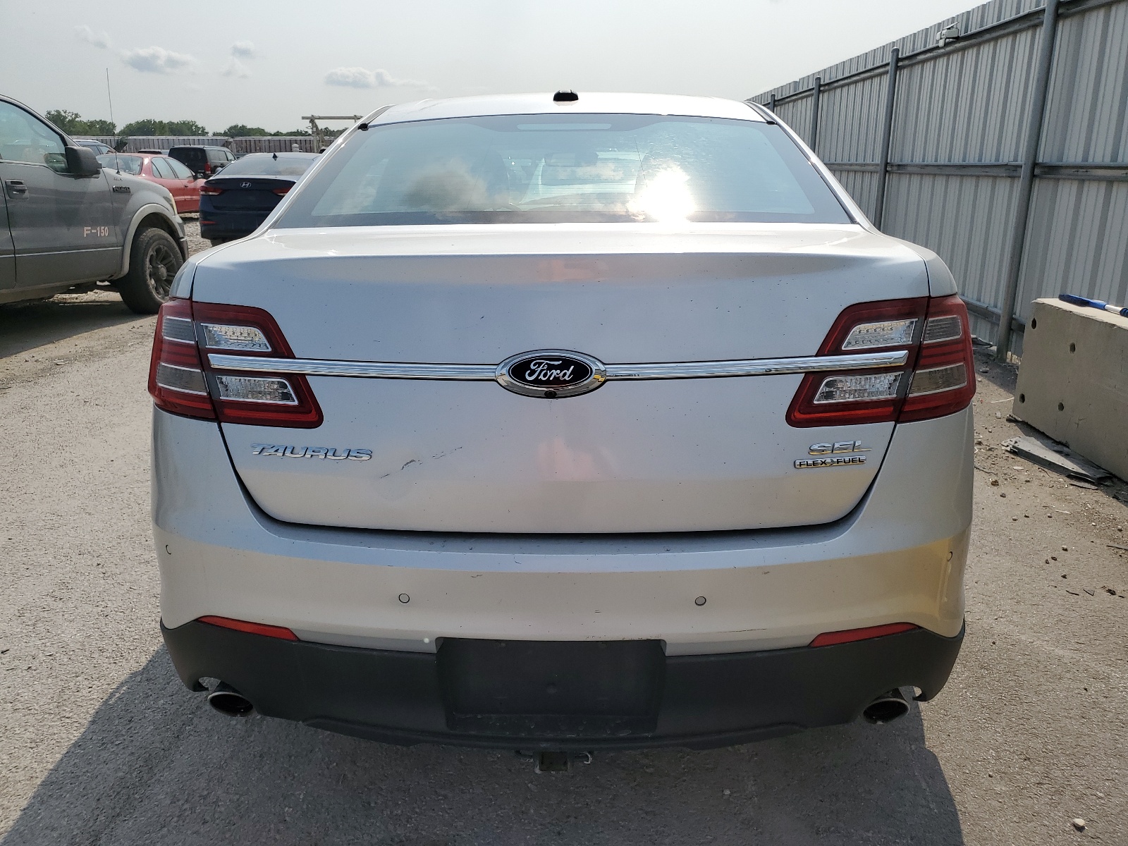 1FAHP2E81JG114080 2018 Ford Taurus Sel
