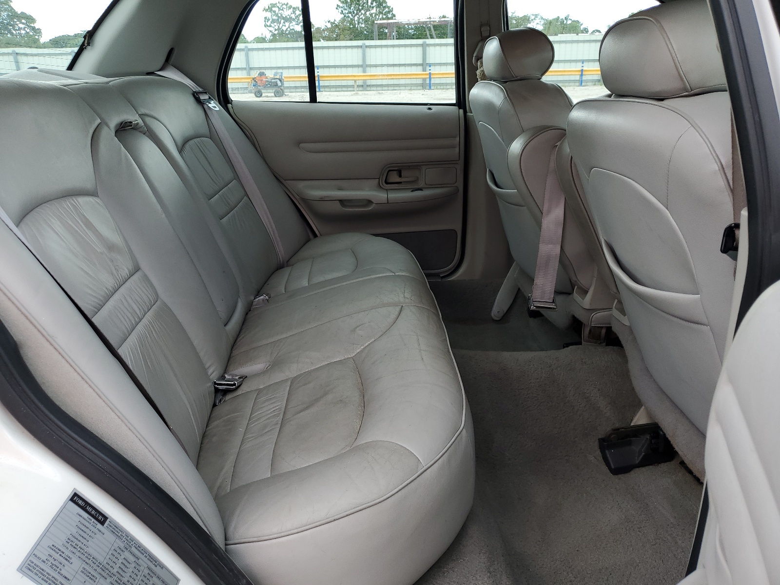 2FAFP74W3YX150457 2000 Ford Crown Victoria Lx