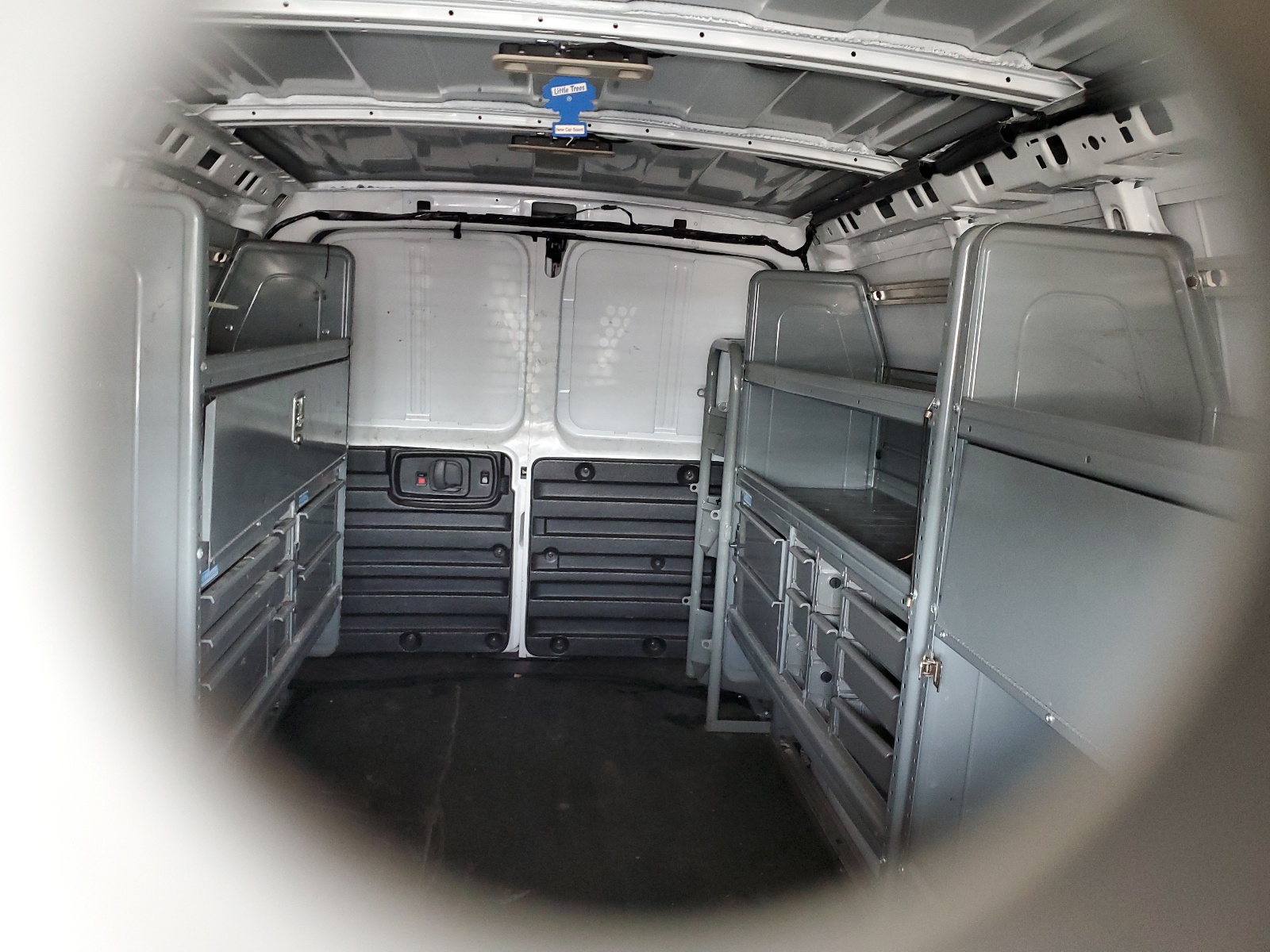 1GCWGAFP3J1302460 2018 Chevrolet Express G2500