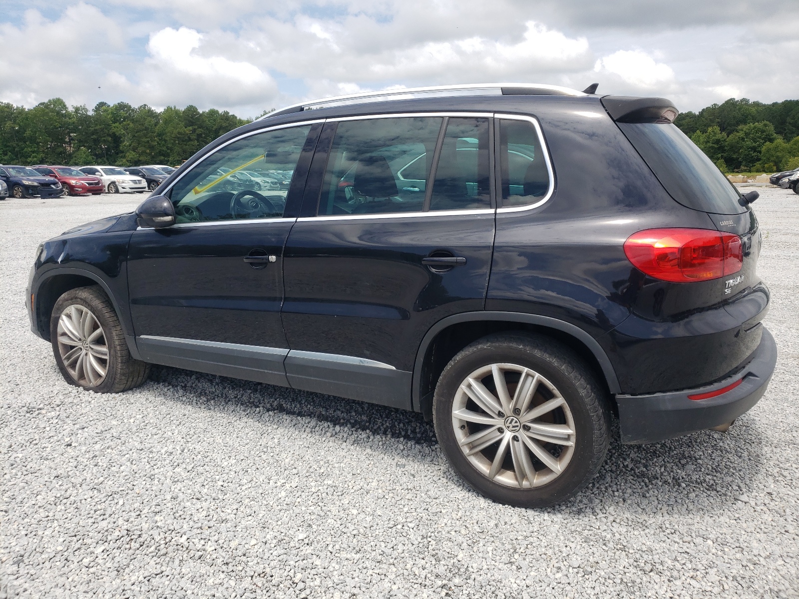 2016 Volkswagen Tiguan S vin: WVGAV7AX7GW516921