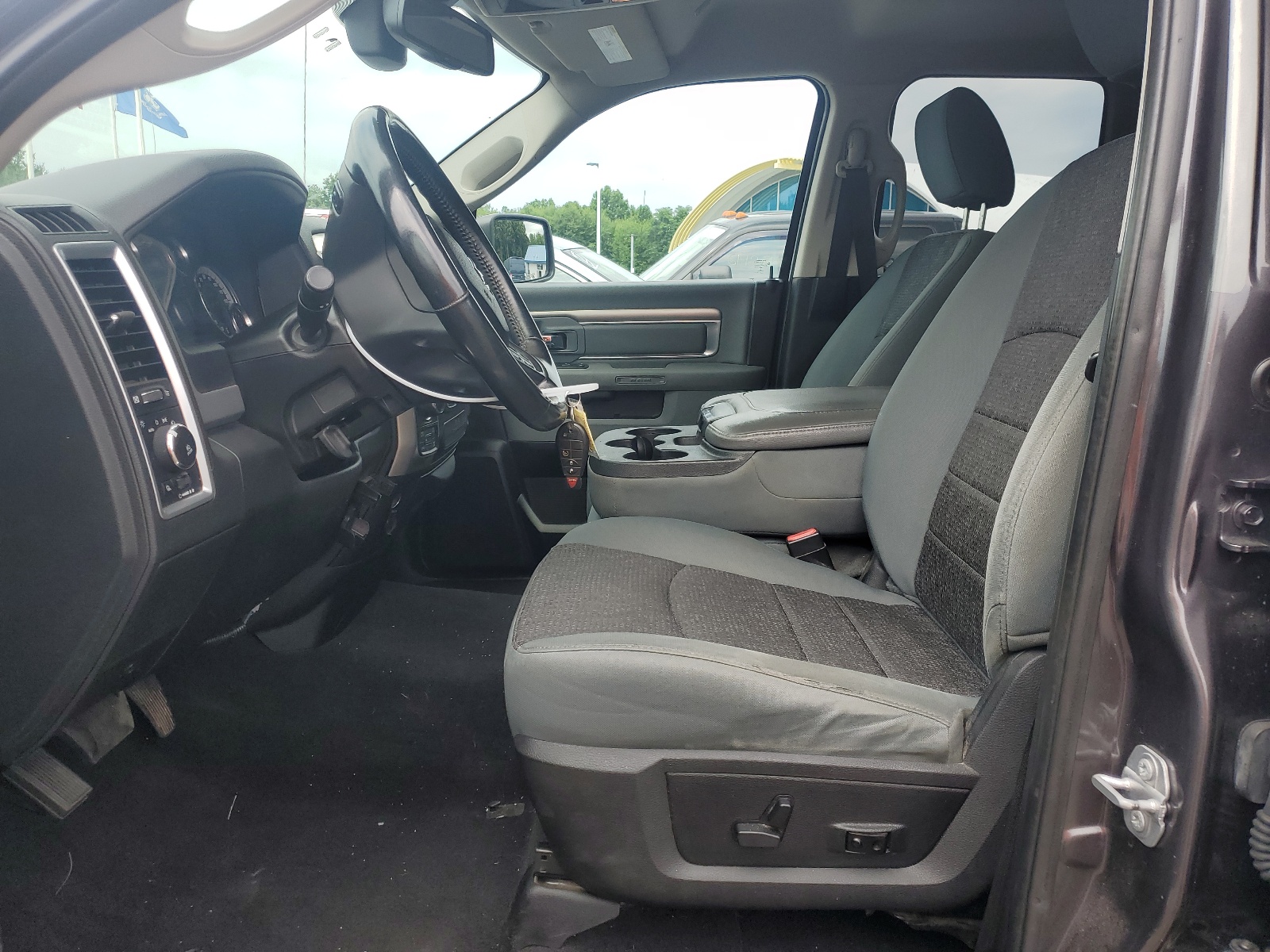 1C6RR7GT4HS646610 2017 Ram 1500 Slt