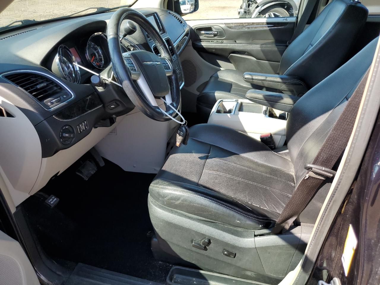 2011 Chrysler Town & Country Touring L VIN: 2A4RR8DG0BR656110 Lot: 63996924