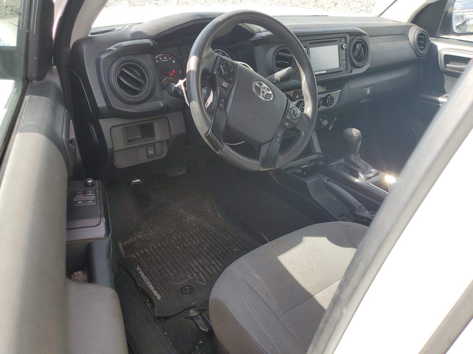 5TFRX5GN1JX117807 2018 Toyota Tacoma Access Cab