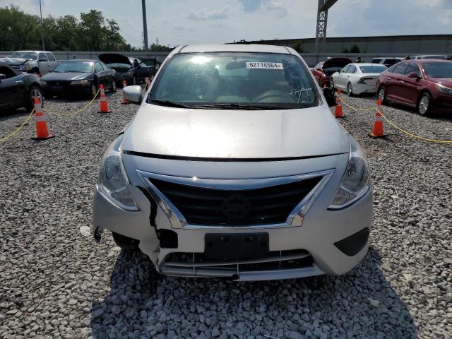  NISSAN VERSA 2018 Silver