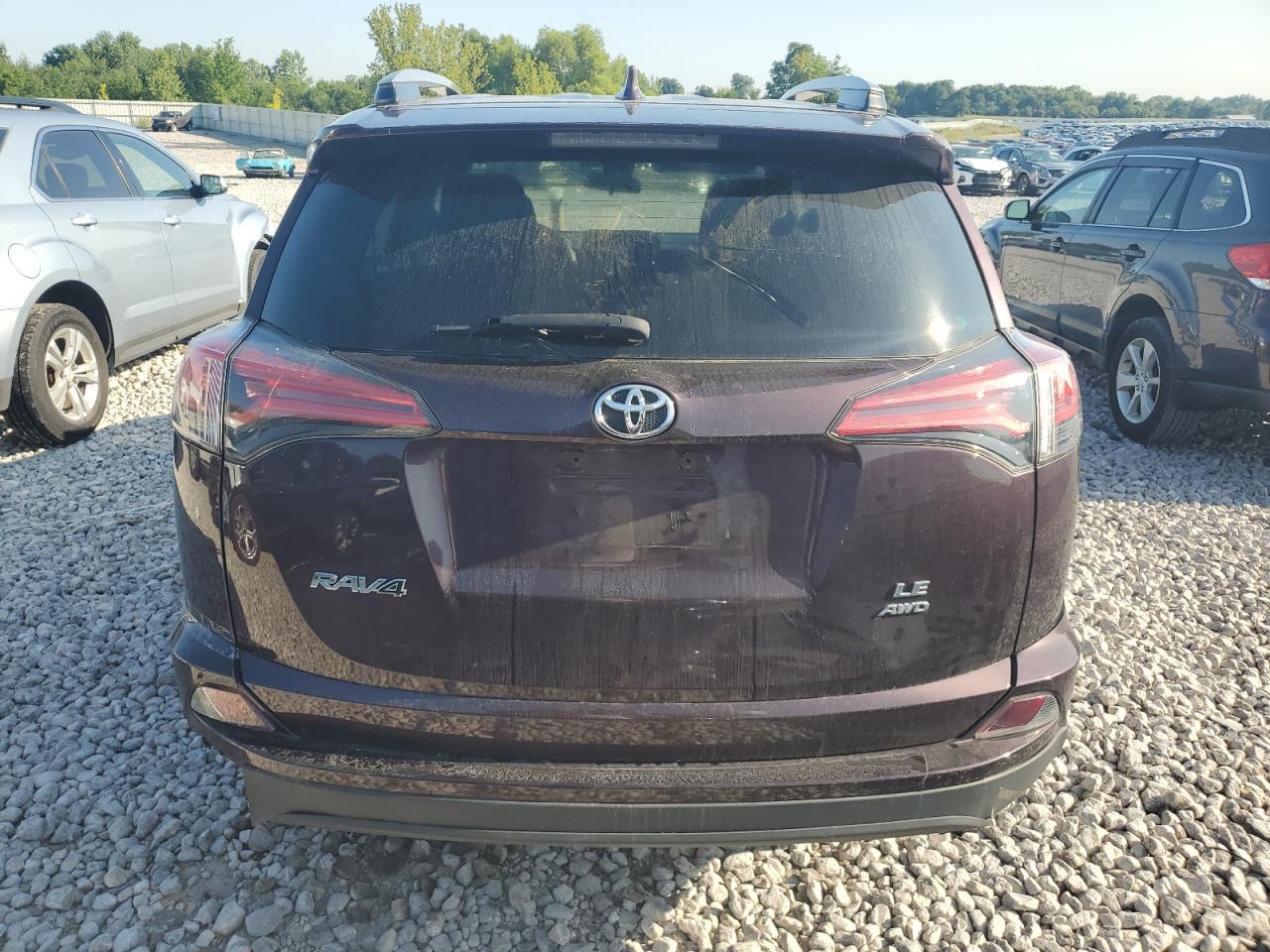 2018 Toyota Rav4 Le VIN: 2T3BFREV3JW761487 Lot: 61727174