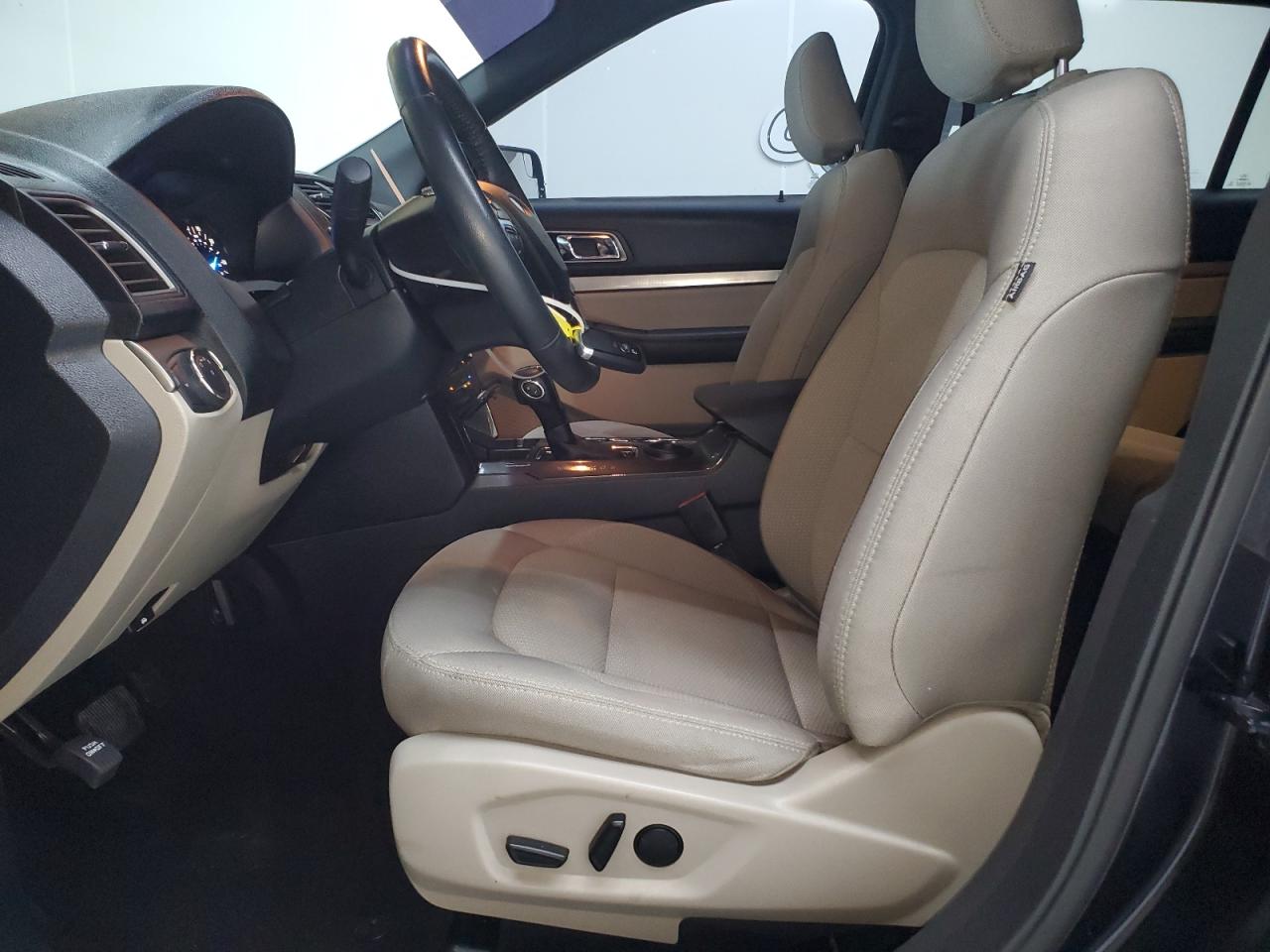 1FM5K7DHXKGB28776 2019 Ford Explorer Xlt
