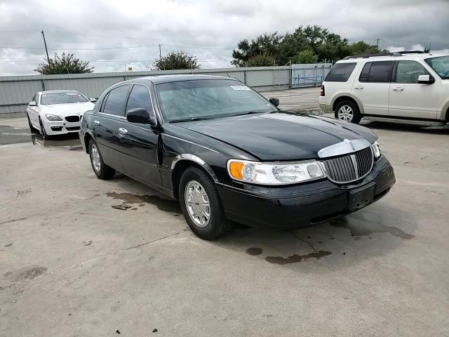 1998 Lincoln Town Car Signature VIN: 1LNFM82W8WY644303 Lot: 64262394