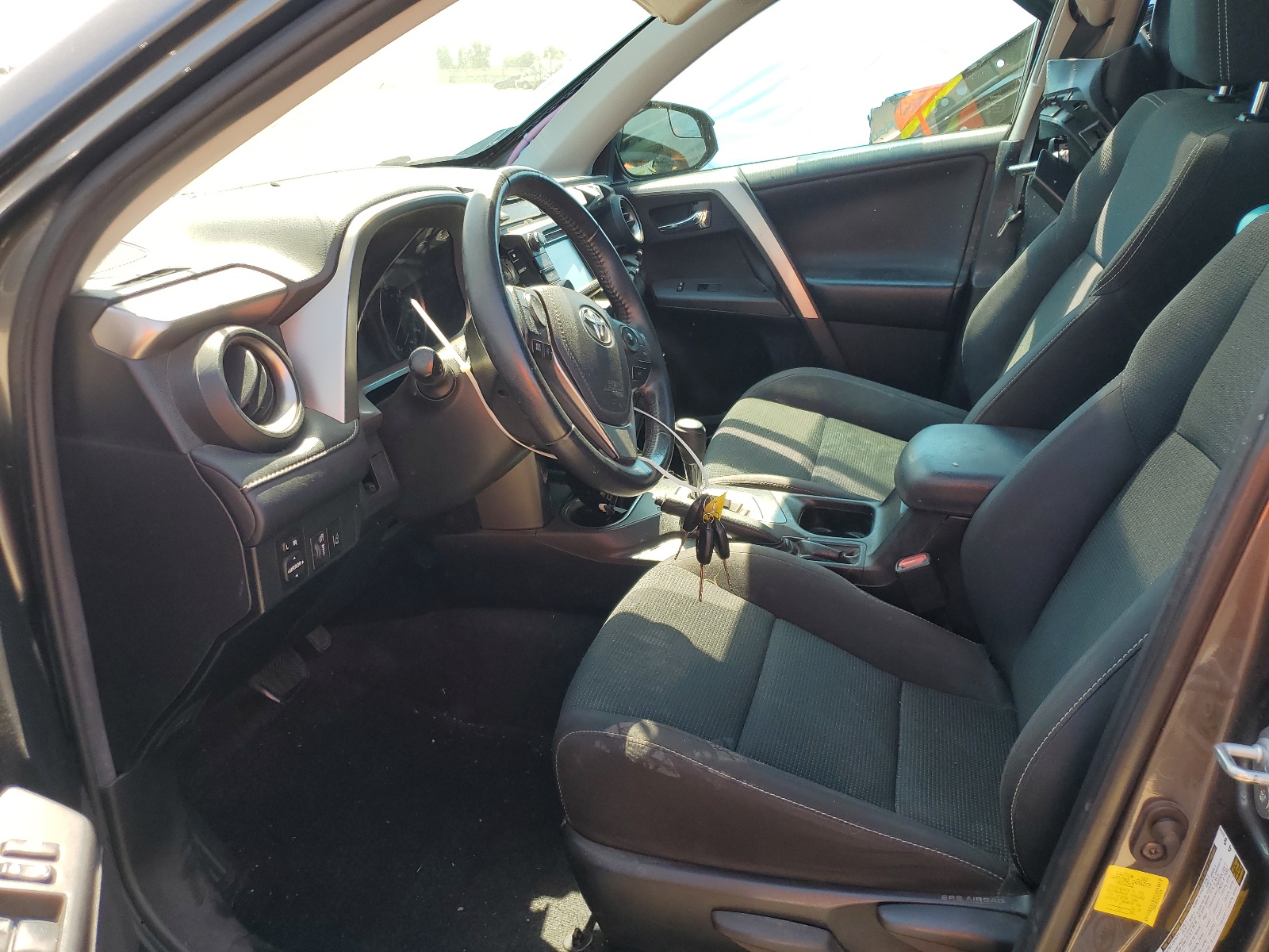 JTMWFREV2HJ123824 2017 Toyota Rav4 Xle