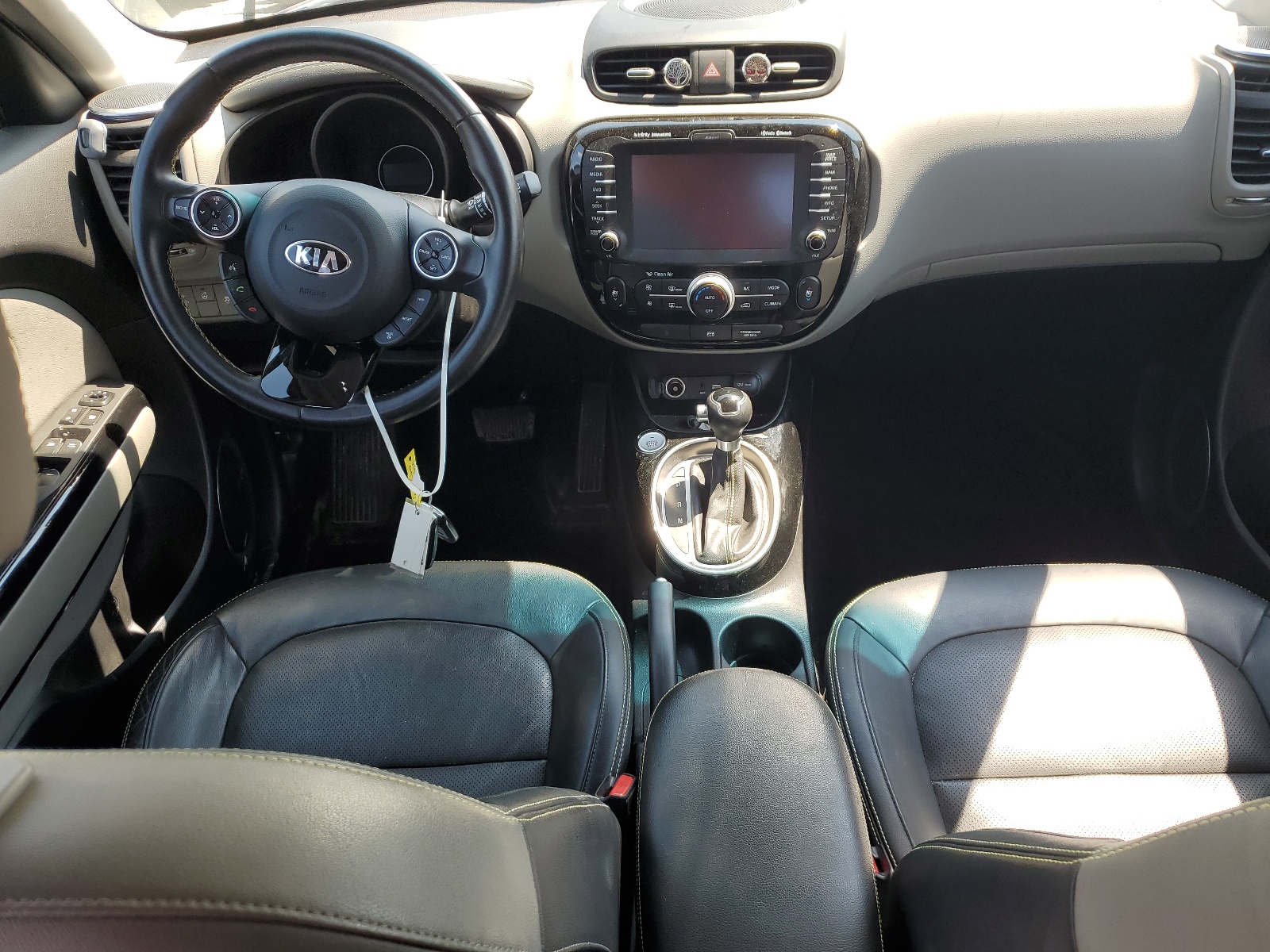 KNDJP3A50G7374928 2016 Kia Soul +