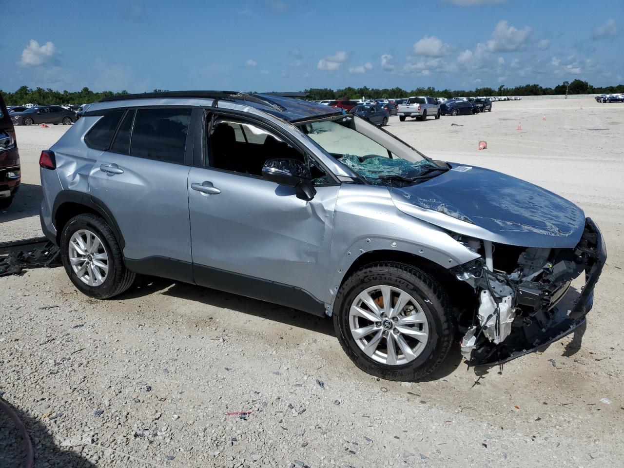 2022 Toyota Corolla Cross Le VIN: 7MUCAAAG2NV021566 Lot: 64181374