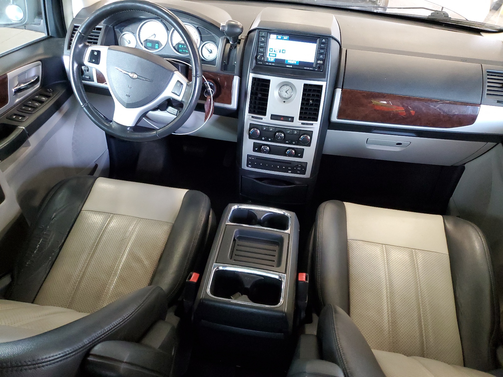 2A4RR8D19AR380911 2010 Chrysler Town & Country Touring Plus