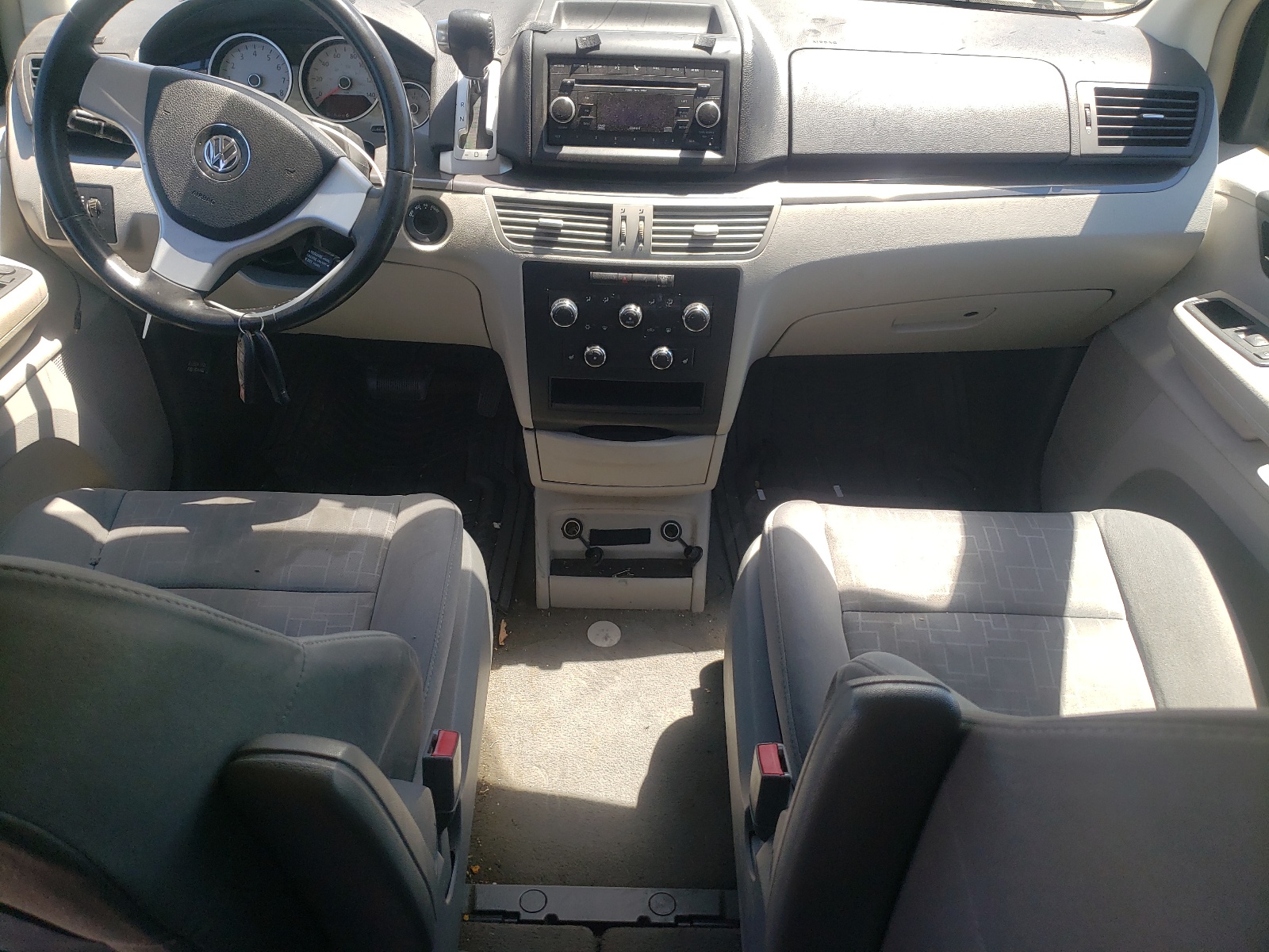 2V8HW34109R543832 2009 Volkswagen Routan Se