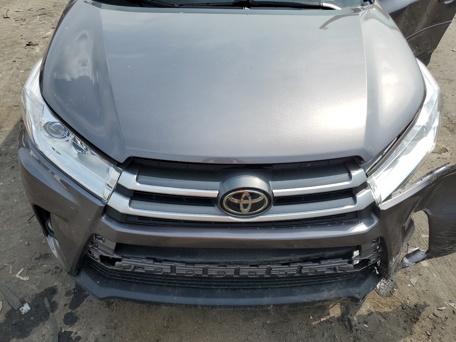 5TDJZRFH9KS599993 2019 Toyota Highlander Se