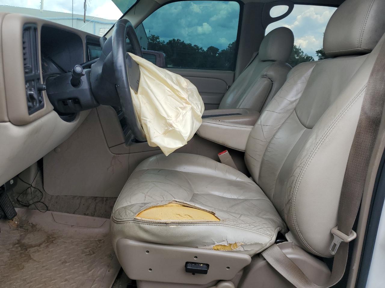 2004 Chevrolet Tahoe C1500 VIN: 1GNEC13ZX4J182780 Lot: 62735644