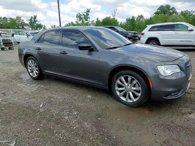 2018 Chrysler 300 Limited VIN: 2C3CCAKG2JH177378 Lot: 62921174
