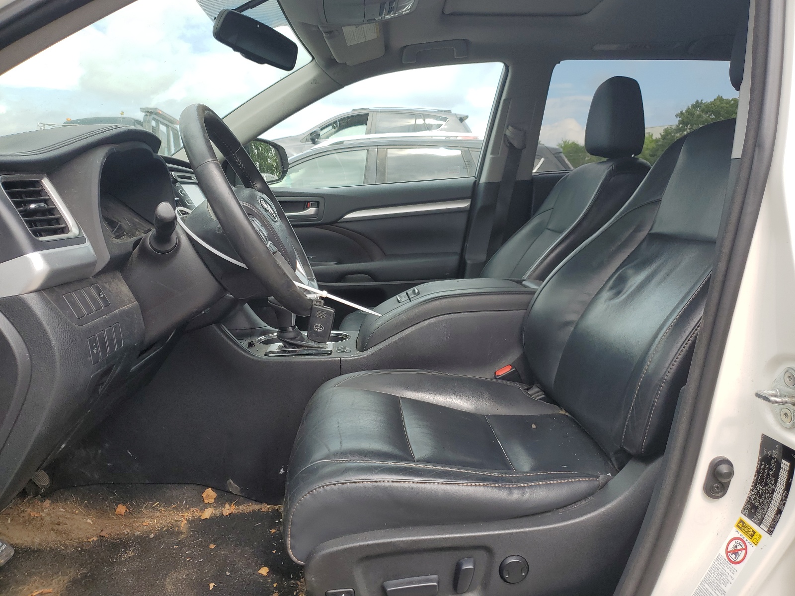 5TDJKRFH7FS098143 2015 Toyota Highlander Xle