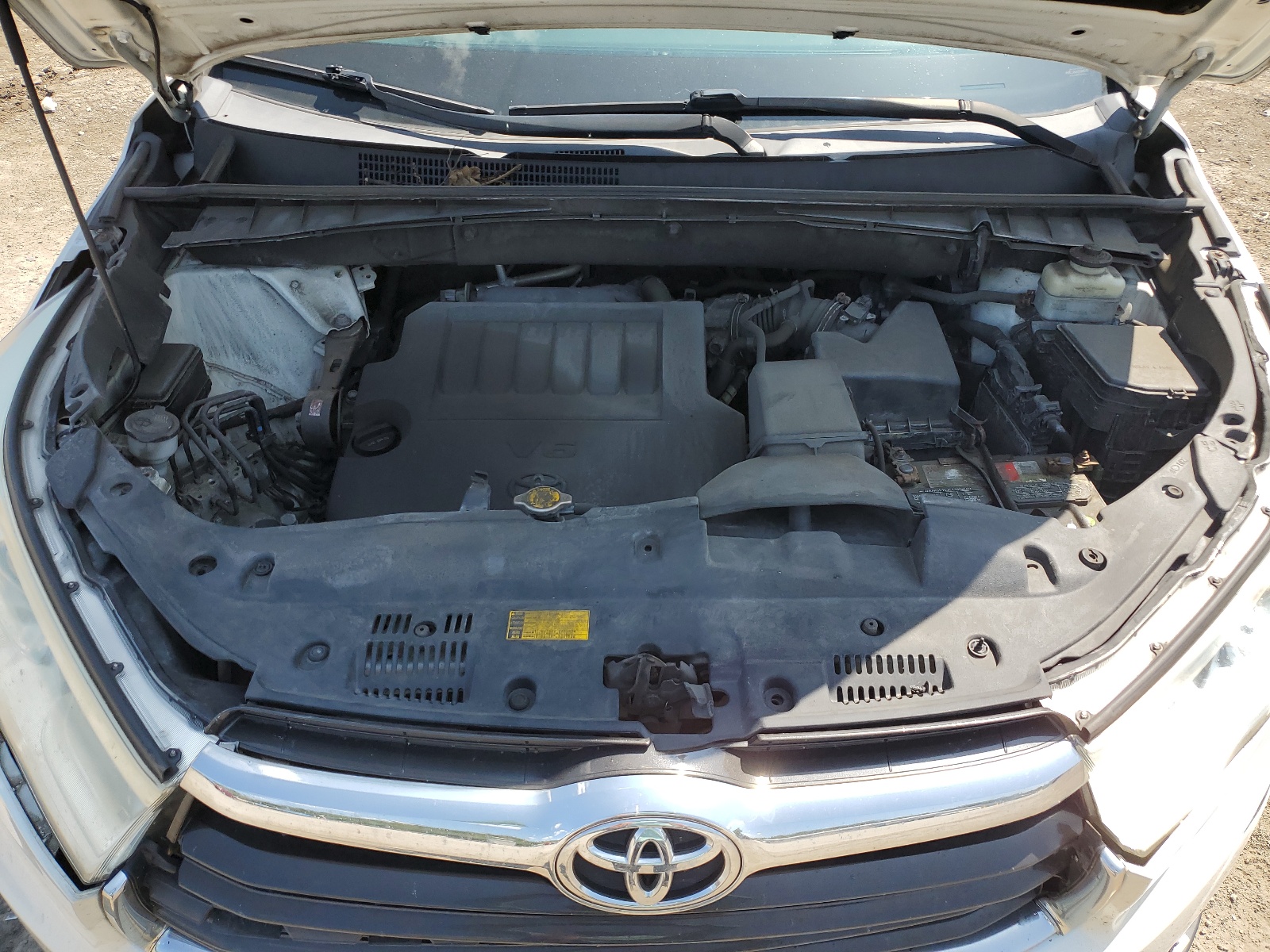 5TDBKRFH8ES068099 2014 Toyota Highlander Le