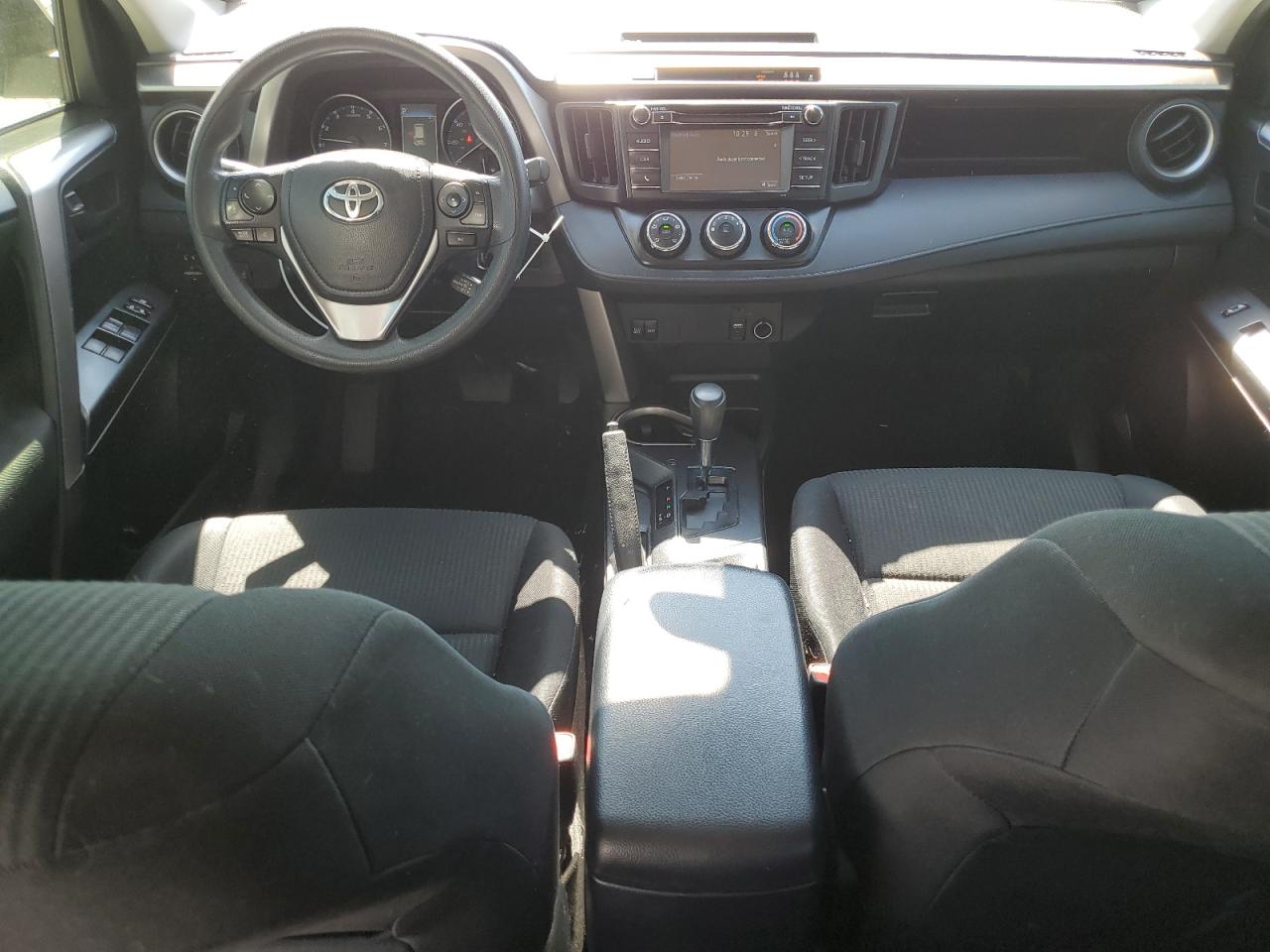 JTMBFREV2HJ113857 2017 Toyota Rav4 Le