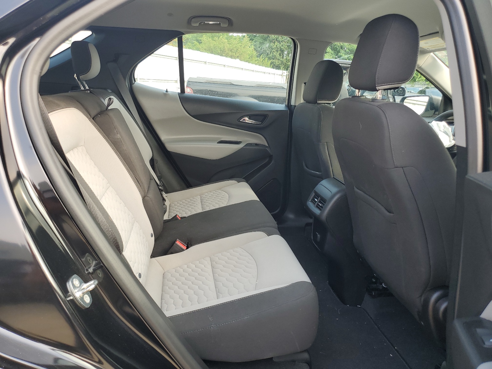 2GNAXREV6J6340133 2018 Chevrolet Equinox Ls