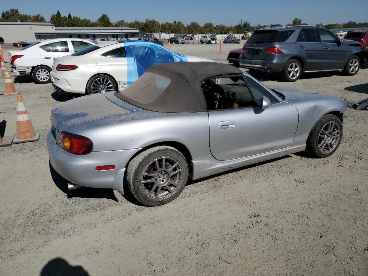 2000 Mazda Mx-5 Miata Base VIN: JM1NB3533Y0143895 Lot: 61762024