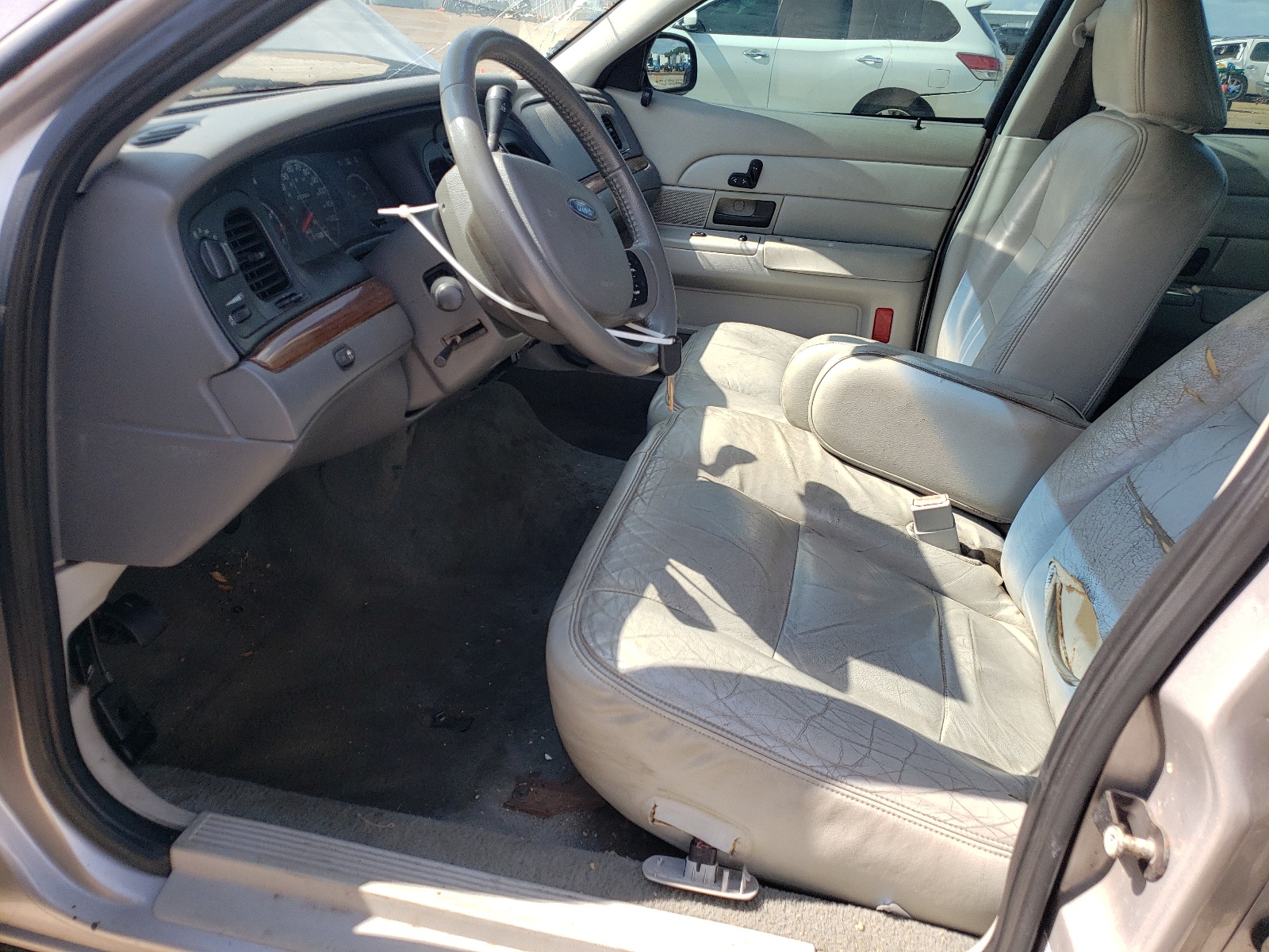 2FAFP74WX5X119475 2005 Ford Crown Victoria Lx