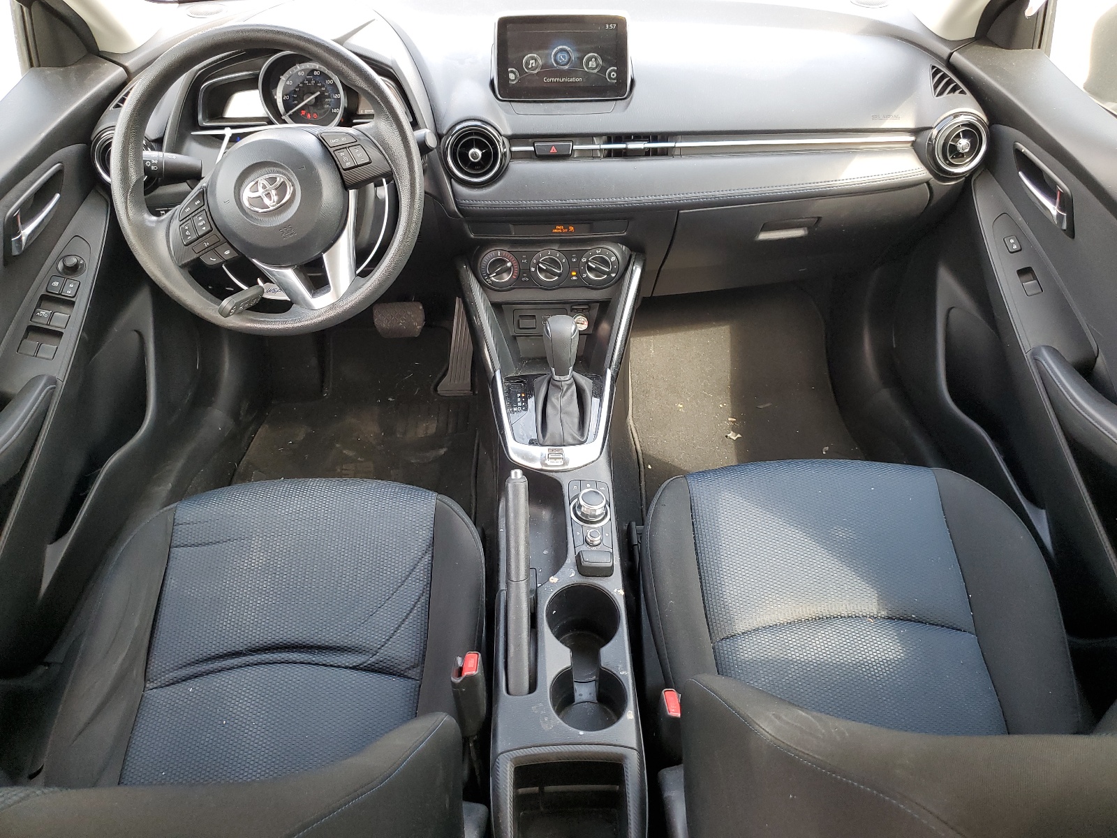 3MYDLBYV2JY323057 2018 Toyota Yaris Ia