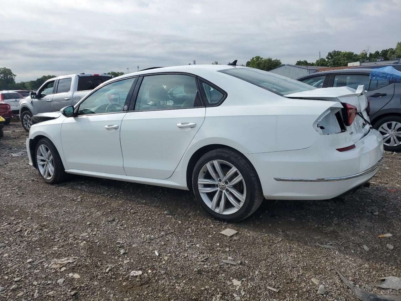 1VWLA7A34KC008502 2019 VOLKSWAGEN PASSAT - Image 2