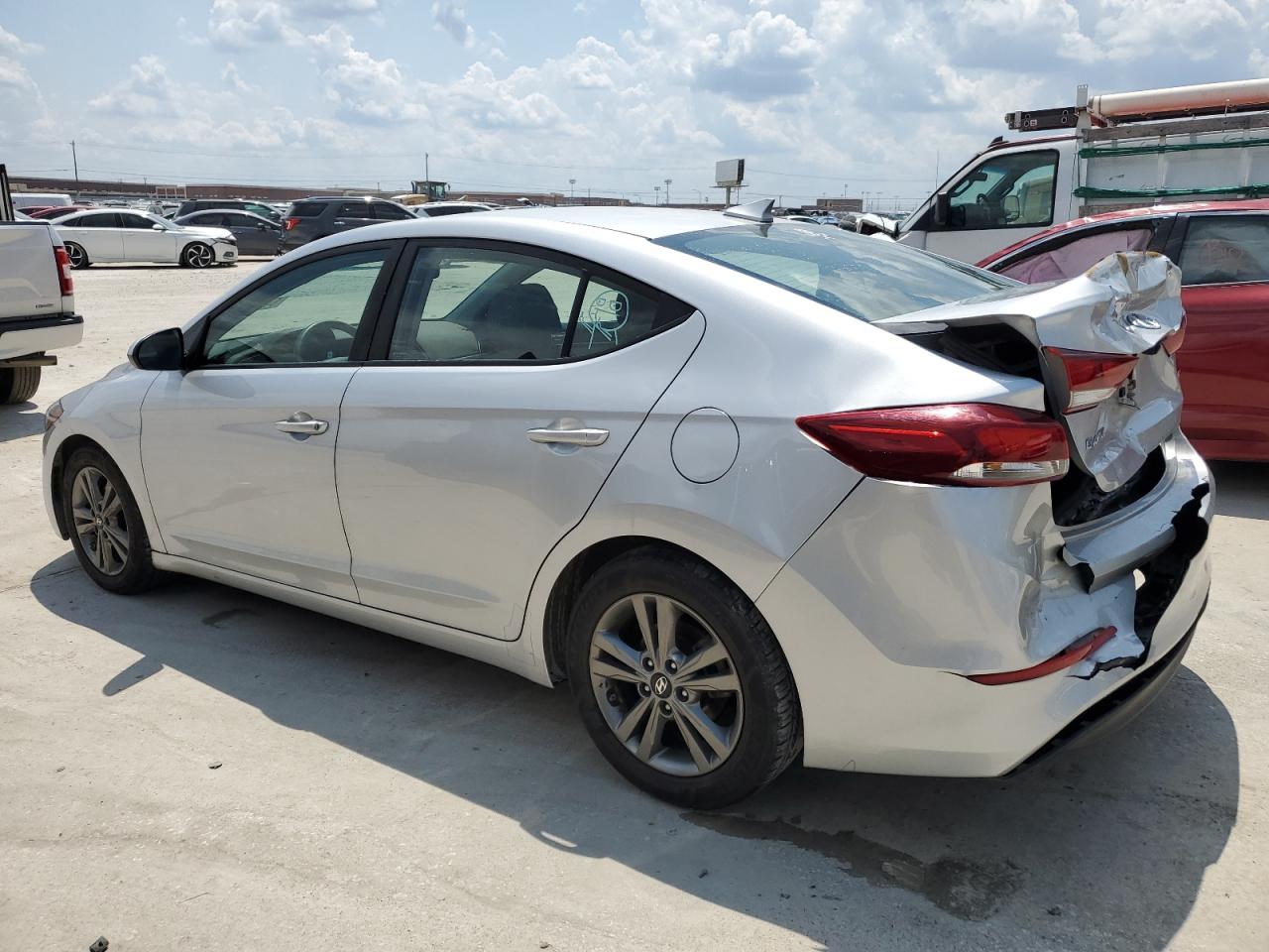 5NPD84LF2JH363390 2018 HYUNDAI ELANTRA - Image 2