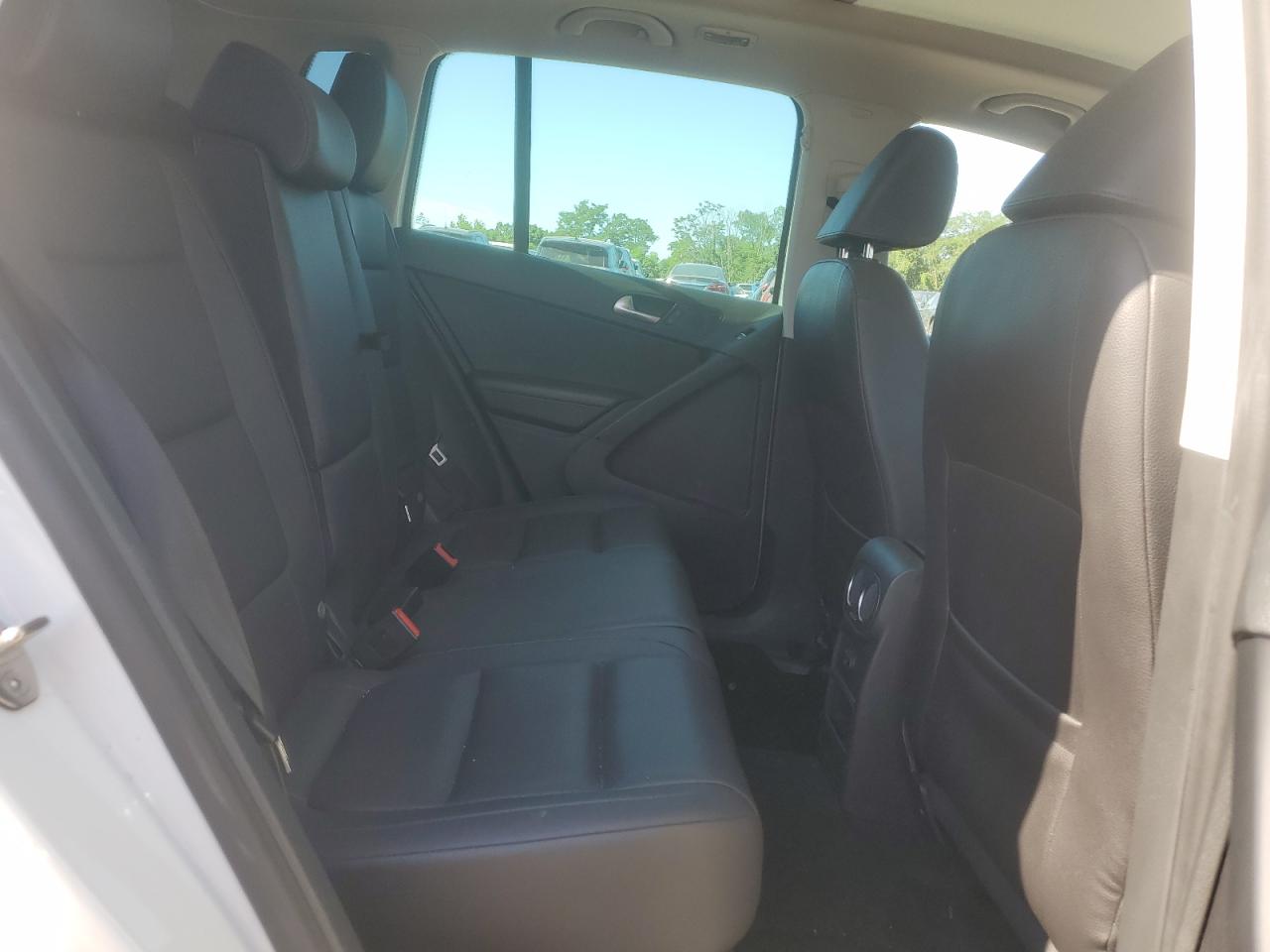 2017 Volkswagen Tiguan Wolfsburg VIN: WVGSV7AXXHK011212 Lot: 61732304