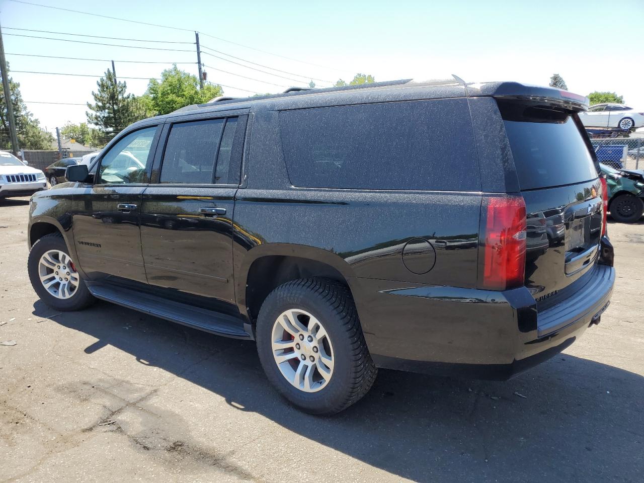 1GNSKJKC5JR130585 2018 CHEVROLET SUBURBAN - Image 2