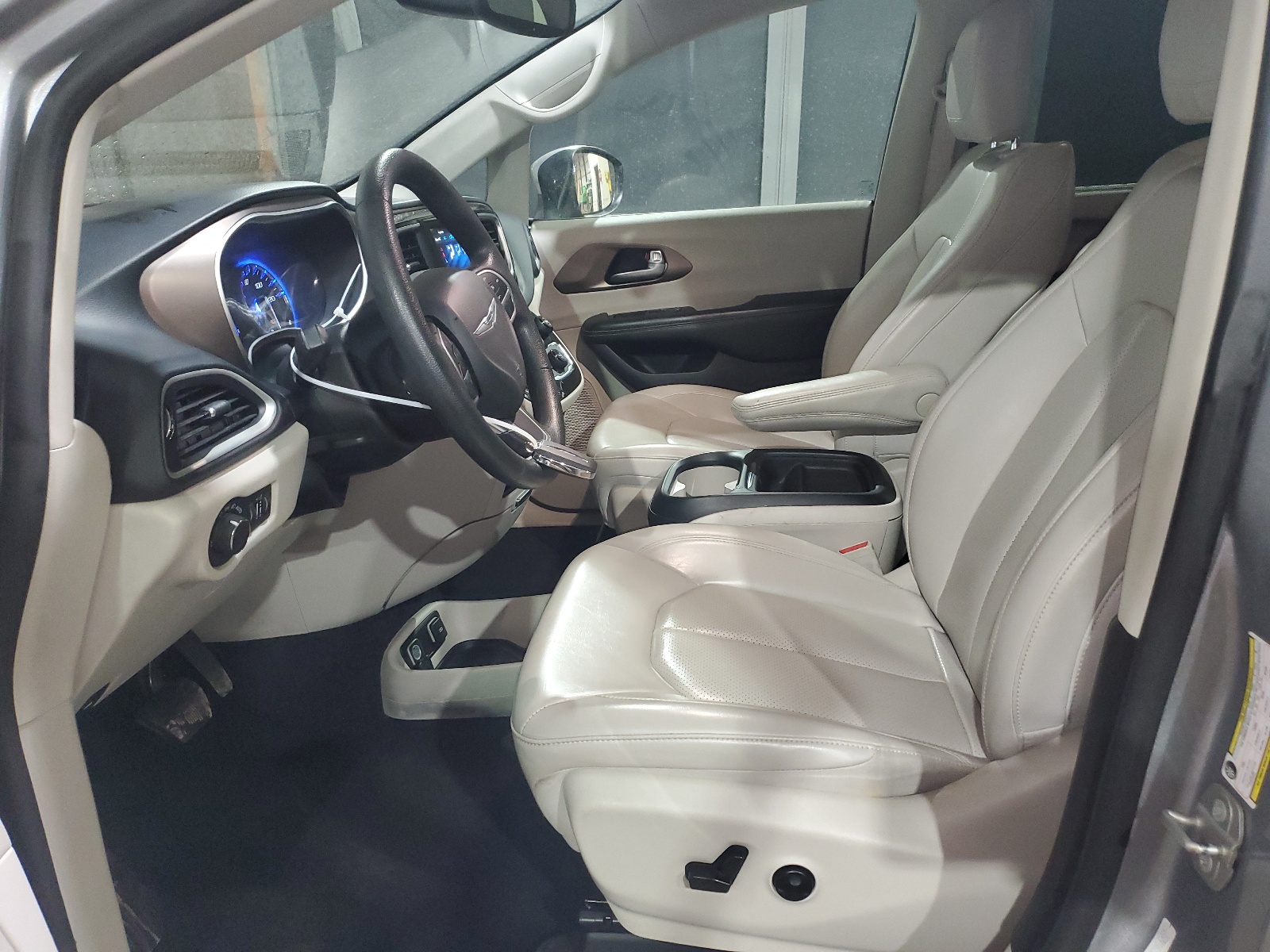 2C4RC1DG8MR549730 2021 Chrysler Voyager Lxi