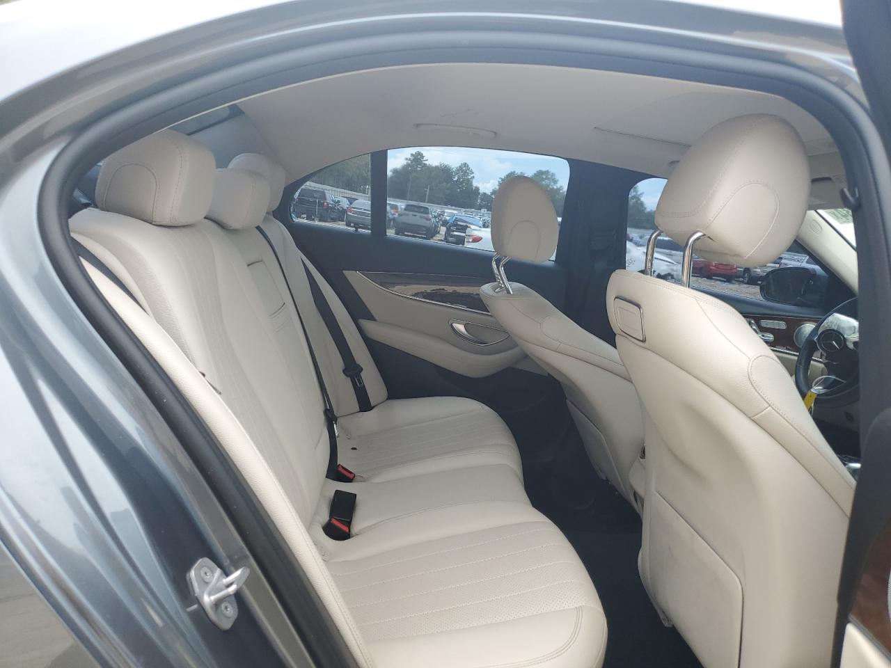 2018 Mercedes-Benz E 300 VIN: WDDZF4JB9JA331285 Lot: 63782134