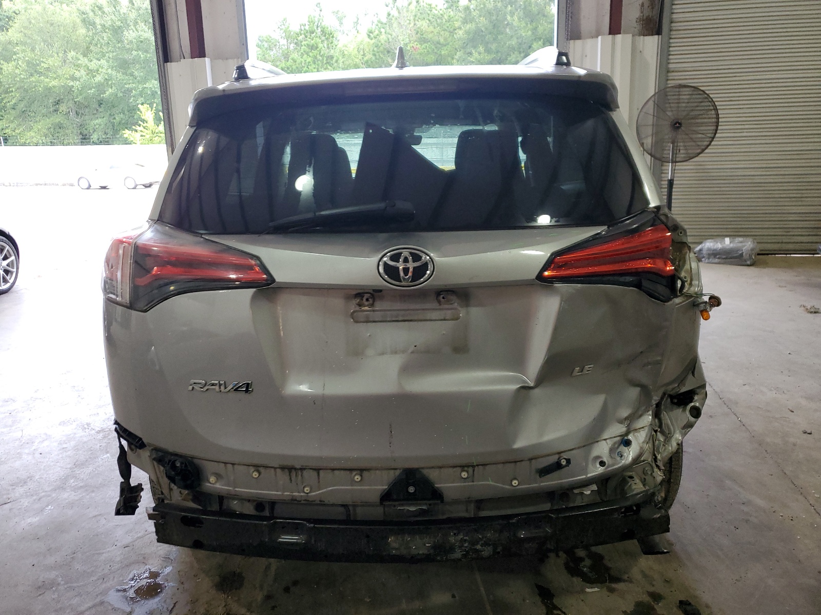 2T3ZFREV4HW357624 2017 Toyota Rav4 Le