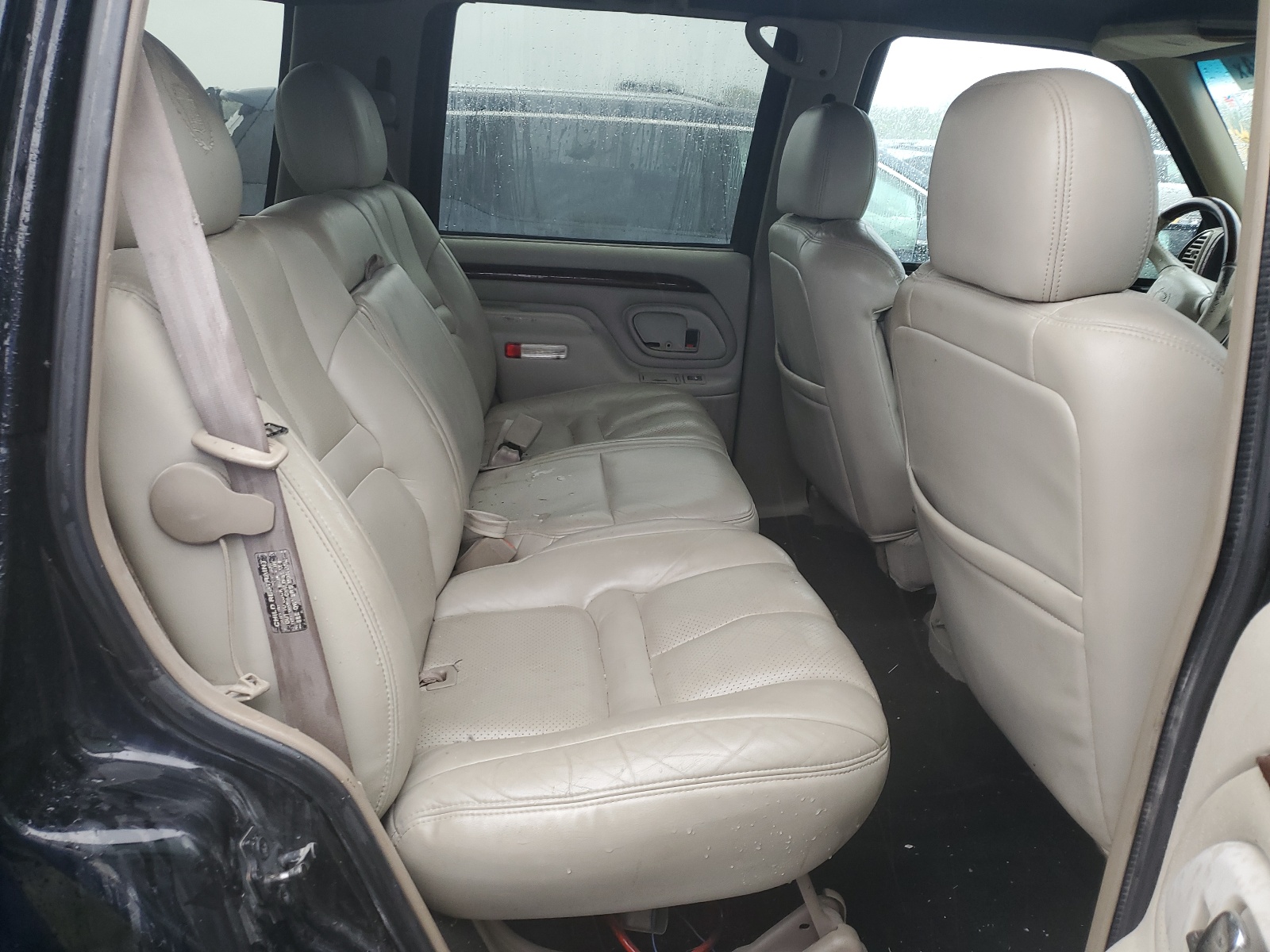 1GYEK13R1YR126370 2000 Cadillac Escalade