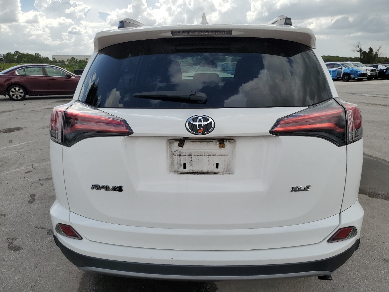 2T3WFREV9JW484894 2018 Toyota Rav4 Adventure