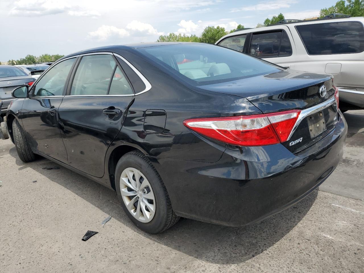 4T4BF1FK2FR501044 2015 TOYOTA CAMRY - Image 2