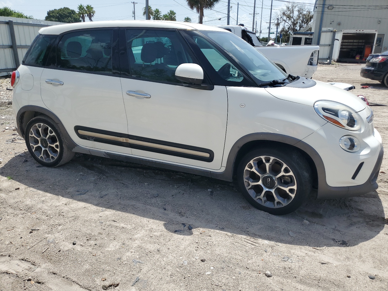 2014 Fiat 500L Trekking vin: ZFBCFADHXEZ019999