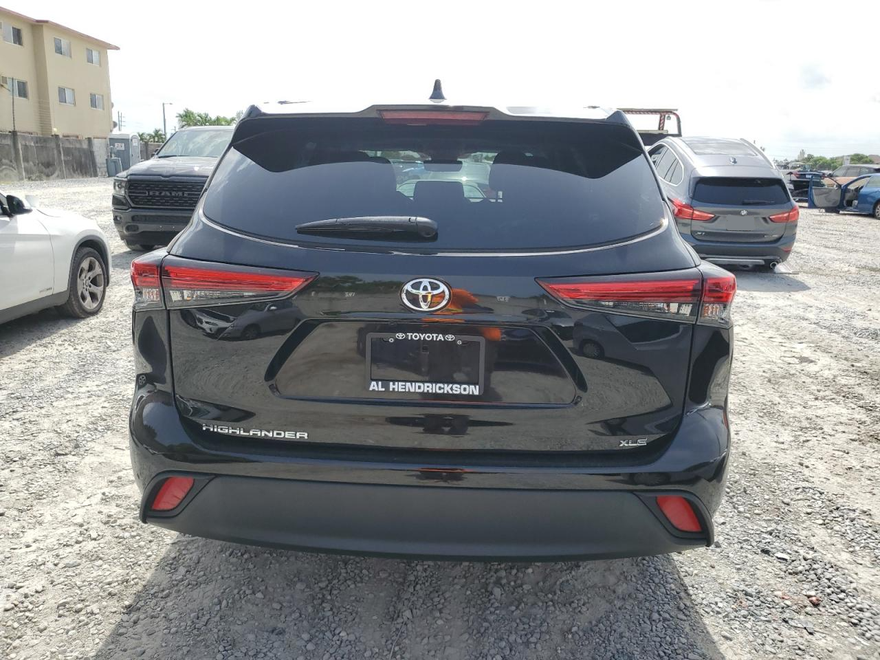 5TDGZRAH9MS087560 2021 Toyota Highlander Xle