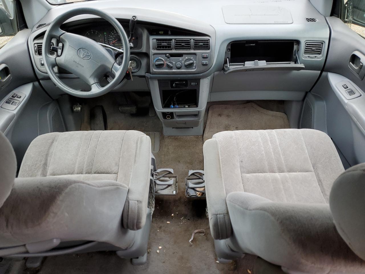 2000 Toyota Sienna Le VIN: 4T3ZF13C4YU308250 Lot: 59782734