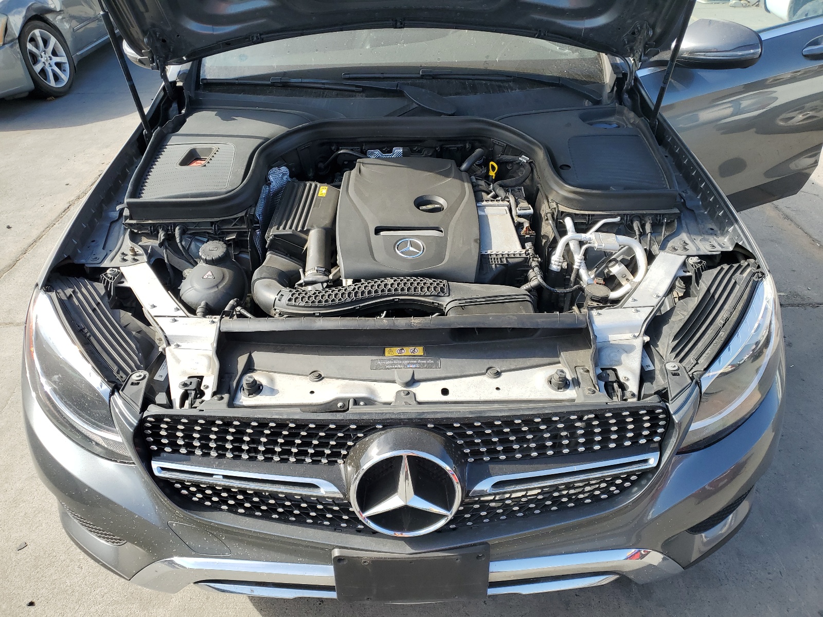 WDC0G4KB8JV114070 2018 Mercedes-Benz Glc 300 4Matic